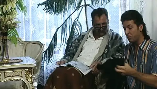 Güzel Alman bebek ateşli üçlü sekste sikiliyor