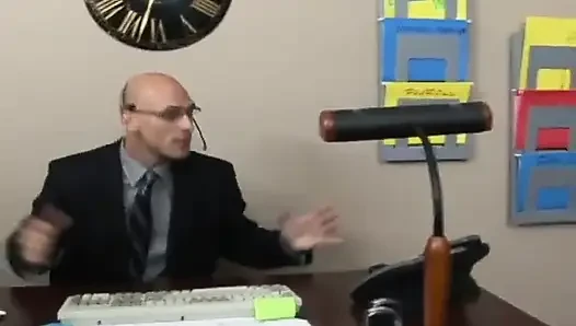 Büyük memeler iş başında - Johnny üstte sikiştiği için Jessica'dan nefret ediyor