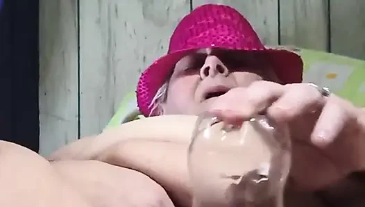 Azgın amcığı susamış şişe sikiyor