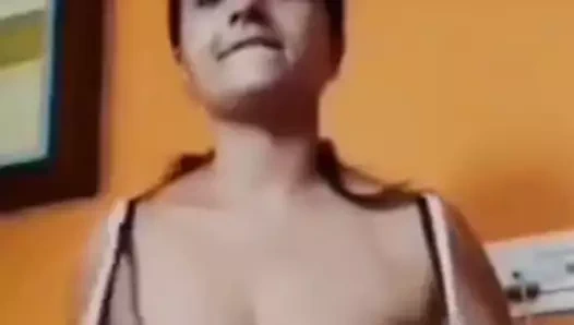 Görüntülü görüşme yapan kızlar