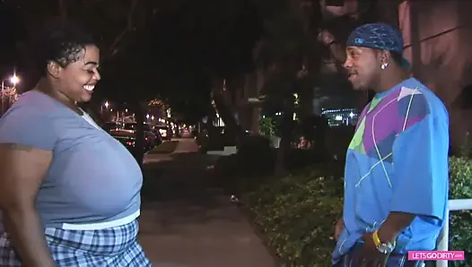 Shorty Mac muhteşem bir iri güzel kadınla sikişiyor