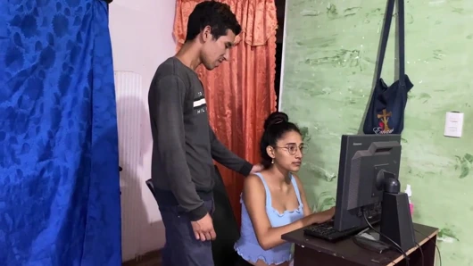 FAHIŞE SEKRETERIN AMıNı SIKIYORUM VE GÖĞÜSLERINI SAĞıYORUM.