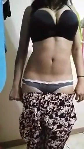 Kanadalı Hintli genç kız büyük memeli göt 15