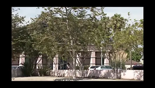 Heidi Mayne büyük olgun bir horoz tarafından masada becerdin