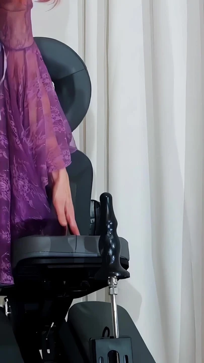 G noktası sikiş makinesinde dildodan sert sikiliyor | Klip 2
