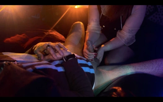 SEKS TERAPISTI SıKı AMıNıN IÇINE BOŞALMASıNA IZIN VERIYOR