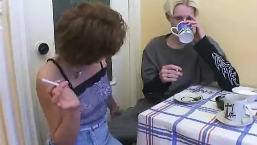 Kadın komşum sikişmeyi biliyor