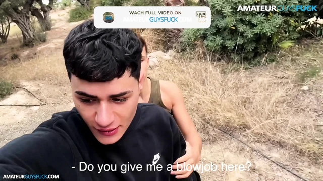 Tamamen yabancı biri eğlenceye katılana kadar erkek kardeşimle seyir halinde.