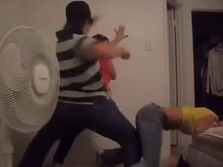 Deux allumeuses bandantes en jeans quelles salopes !