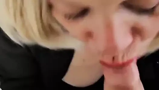 Amımı ve götümü sikiyor ve sevdiğim her şey yüzüme boşalıyor