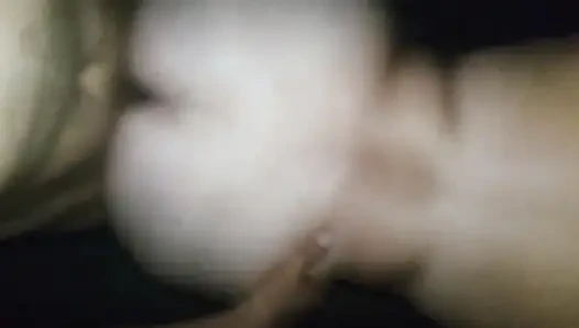 Terk edilmiş evde evli sarışının vajinasını yedim