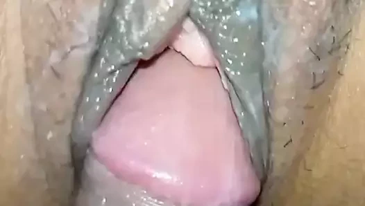 Asyalı baldız büyük bir yarakla sikişiyor