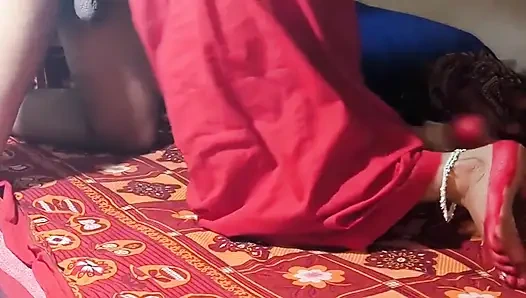 Hintli 18 yaşındaki desi bakire kız kocasıyla balayında sert sikişiyor