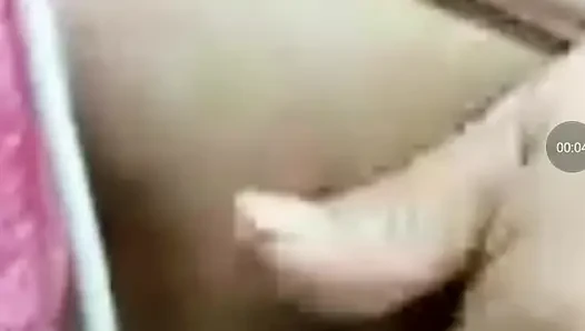 Gece geç saatlerde görüntülü seks görüşmesi yapıyoruz