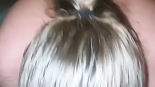 Döl sürtüğün yüzüne boşalıyor