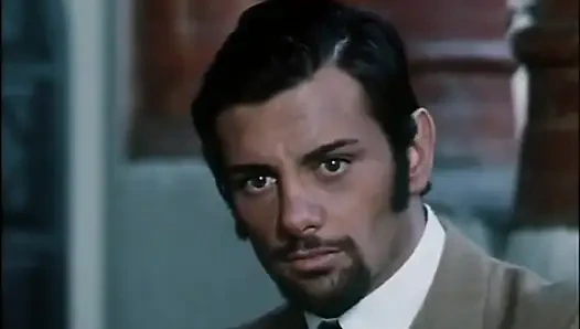 Güzel sarışın yarak kalede amcığını emiyor