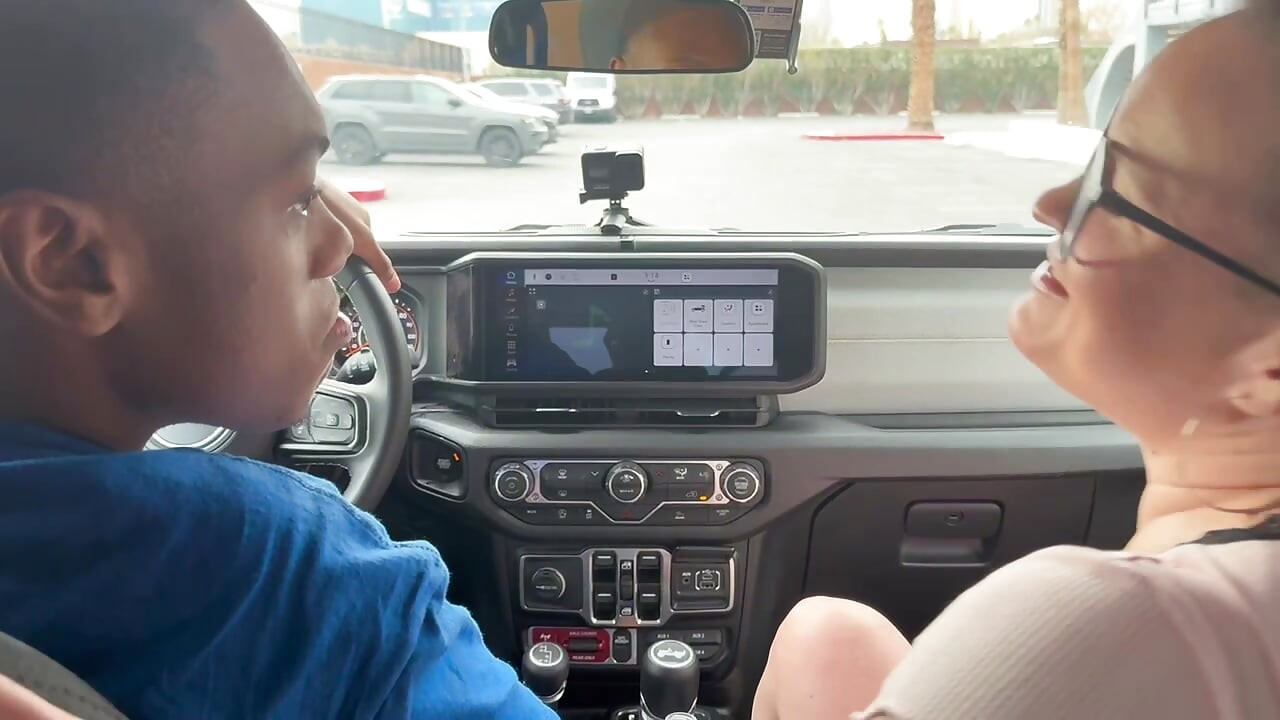 Uber sürücüsü pawg yolcusuyla şanslı
