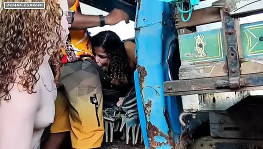 Arkadaşım ve ben eski bir yürüyüşün içine kilitlemeye gittik