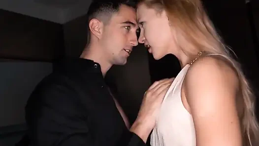 Genç Rus kız yarağıma binerken fışkırtıyor - ivi rein