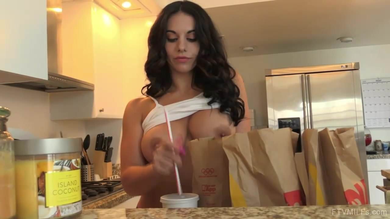 Kabarcıklı milf bella derleme itibaren ftv milfs