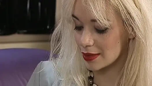 Klasik Alman güzeller üçlü sekste yarak ve döl paylaşıyor