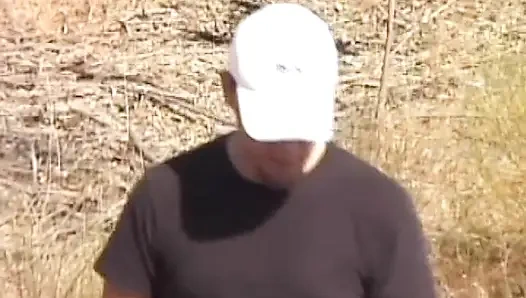 Güzel Fransız genç kız açık havada sikiştikten sonra dölle püskürtülüyor