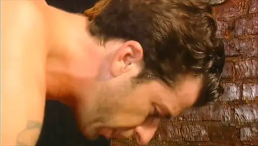 Sarışın Sahte Memeli Sürtük Canavar Yarağı Gırtlağına Kadar Alıyor Ve Götünü Parçalıyor