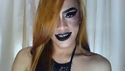 Siyah ruj ağızlı ağır makyaj tuzağı sizi kızdırır