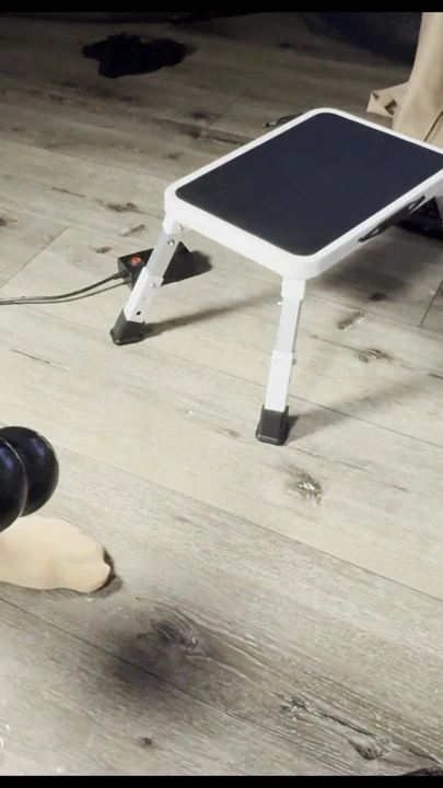 Travesti anal fahişe sikilirken iki kez orgazm oluyor | Klip 1