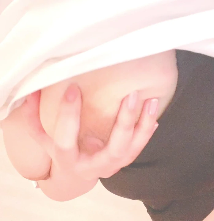 Hinamochi'nin göğüslerini sallayan video 😳