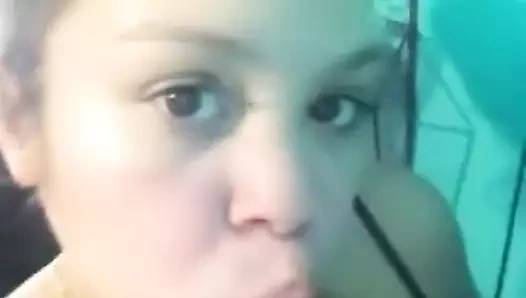 Karım baştan çıkarıcı bir şekilde beni siyah yapay penisiyle alay ediyor :)