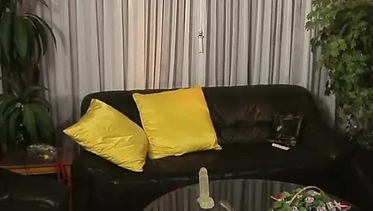 Mega ateşli sarışın Alman orta yaşlı seksi kadın ofiste yarağa biniyor