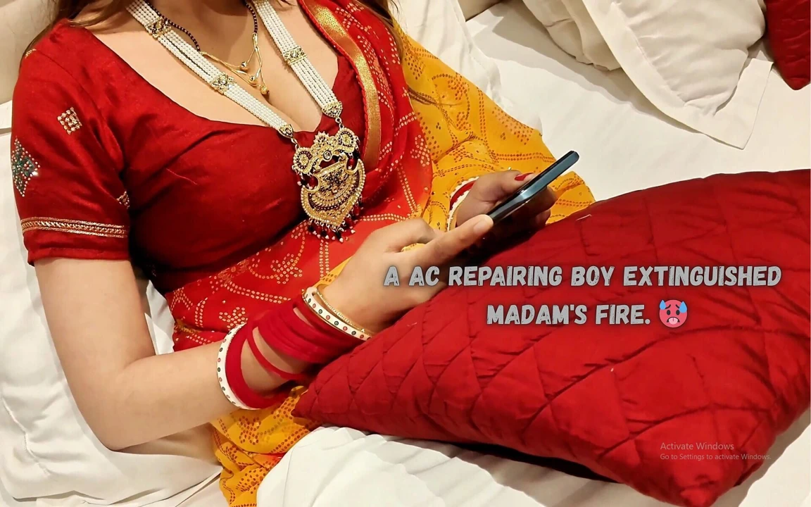 Ac tamircisi adam kocası evde yokken madamın temiz beyaz amını sikiyor. Hintçe Ses kaydı