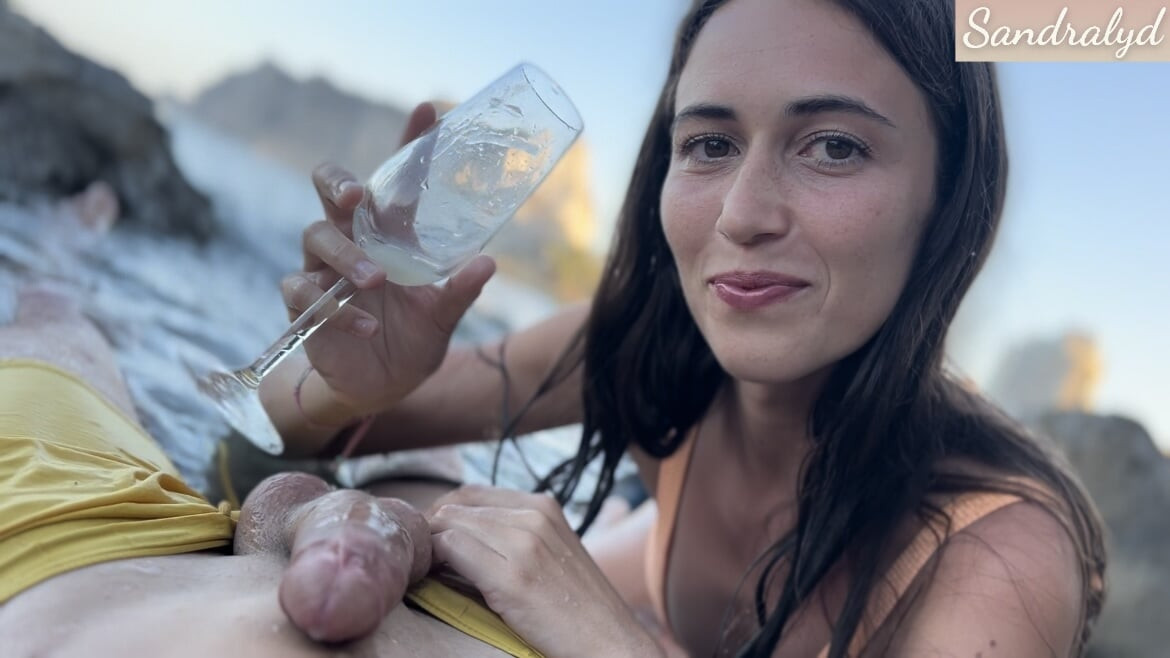 Denizde kristal bardakta boşalmanı içiyorum