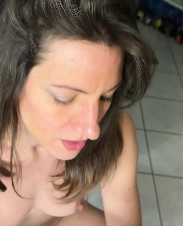 Fotoğrafçım bilardosunda vajinamı sikiyor!