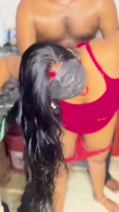 Hintli koca seksi karısını sabah sert chudai seansı için uyandırıyor | Klip 1