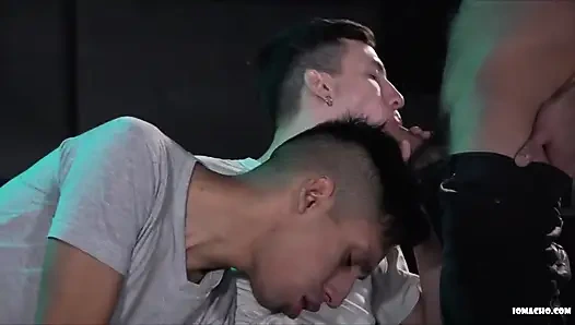 Latin oğlanlar daisy chain raw üçlü grup seks