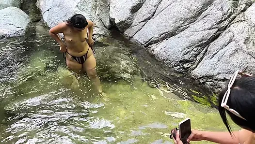 2 Latina swallow 2 cocks of strangers in the middle of the forest