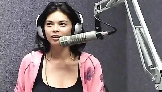 Honolulu'da Tera Patrick'in yer aldığı radyo röportajı