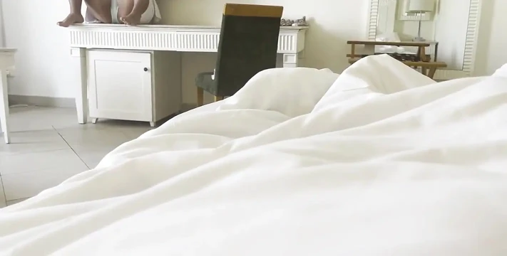 Bir otel odasında üvey anne sikiliyor. Zevk almak