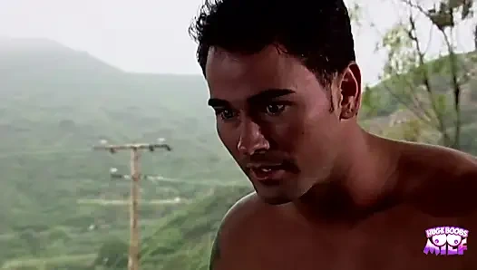 İri göğüslü orta yaşlı seksi kadın erkek arkadaşına ayrılırlarsa neler kaçıracağını gösteriyor.