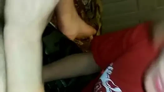 Crunk eş emmek çük