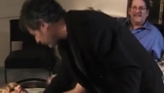 Kocası seksi karısını paylaşıyor