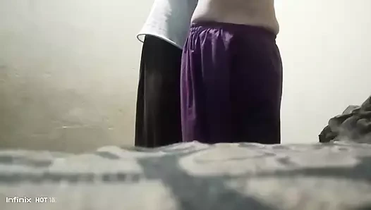 Dasi ateşli liseli kız evde sikişiyor dasi videosu