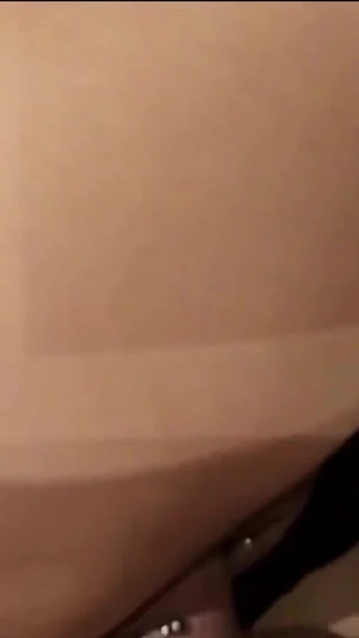 Незабываемый момент из "интимного секс-видео - камшот на шею"