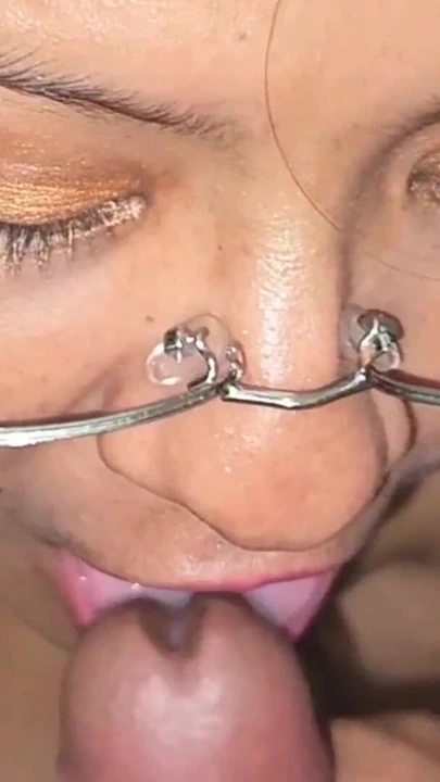 Gerçek bir döl meleği her zaman gülümsüyor 2 | Klip 1