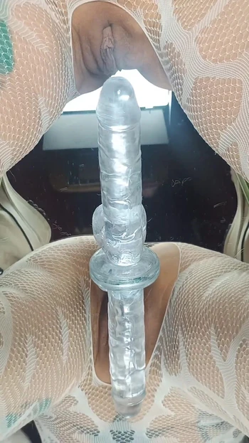 Эпический момент от "Горячая рыжая мастурбирует дилдо в натуралку над зеркалом, вплоть до сквирта 💦 "