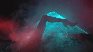 Skyfall - çıplak erotik kabare cazibesi