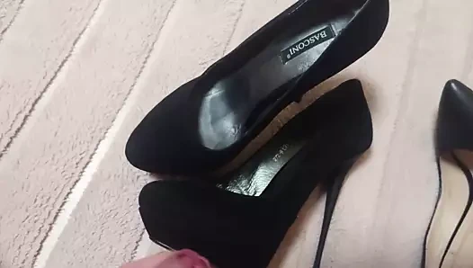 Siktir et ve iş arkadaşları üzerinde cum süet yüksek topuklu