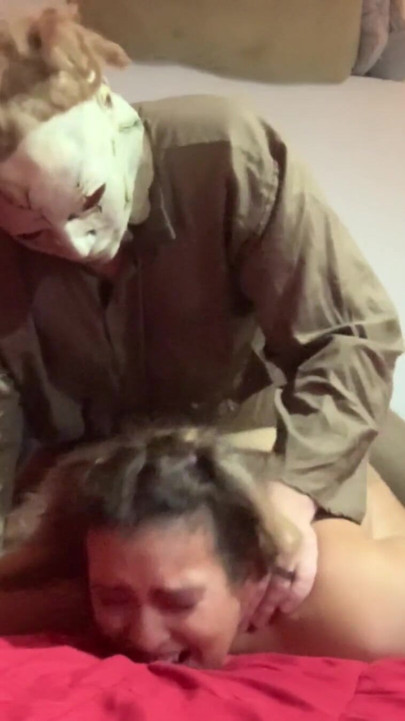 Michael myers göt deliğimi sert sikiyor ve beni cadılar bayramı için sürtüğü yaptı | Klip 1